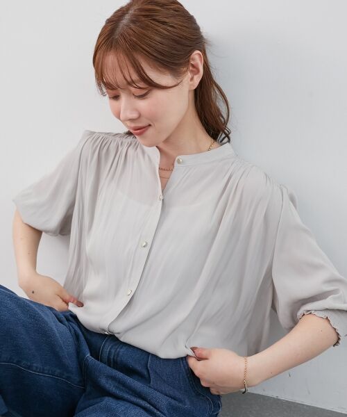 le. coeur blanc/ルクールブラン パウダーサテン袖シャーリングブラウス L/グレー 38 le. coeur blanc/ルクールブラン パウダーサテン袖シャーリングブラウス L/グレー 38