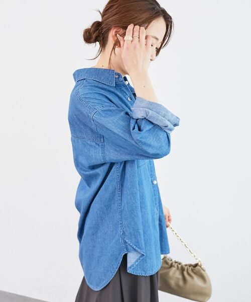 le.coeur blanc / ルクールブラン シャツ・ブラウス | 《軽いシャツ素材》パールボタンデニムシャツ | 詳細16