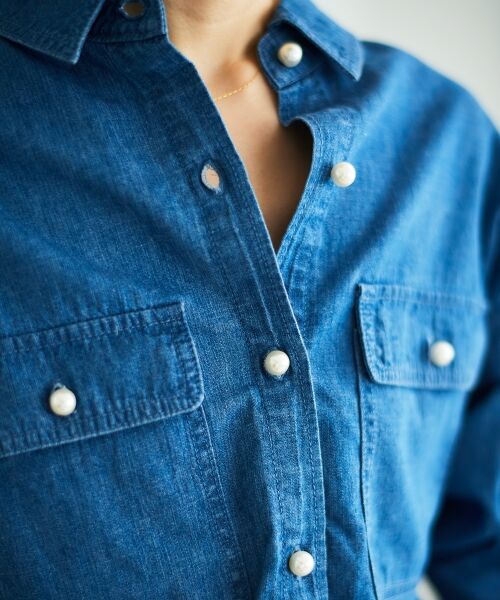le.coeur blanc / ルクールブラン シャツ・ブラウス | 《軽いシャツ素材》パールボタンデニムシャツ | 詳細27