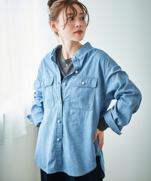 le.coeur blanc / ルクールブラン シャツ・ブラウス | 《軽いシャツ素材》パールボタンデニムシャツ | 詳細3