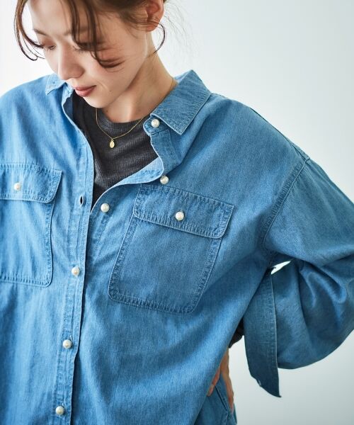 le.coeur blanc / ルクールブラン シャツ・ブラウス | 《軽いシャツ素材》パールボタンデニムシャツ | 詳細6