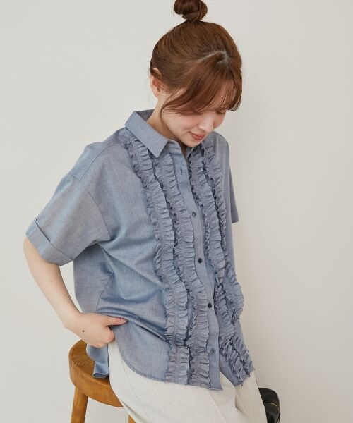 le.coeur blanc / ルクールブラン シャツ・ブラウス | 《1枚で着映え！》フロントフリルレギュラーカラー半袖シャツ | 詳細3