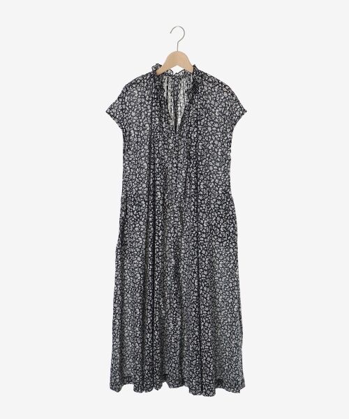 le.coeur blanc / ルクールブラン ロング・マキシ丈ワンピース | 《手洗い可能》フラワープリントネックギャザーワンピース | 詳細1