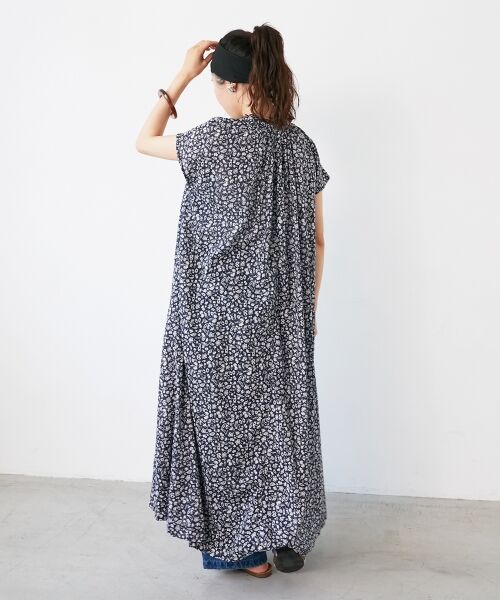 le.coeur blanc / ルクールブラン ロング・マキシ丈ワンピース | 《手洗い可能》フラワープリントネックギャザーワンピース | 詳細7