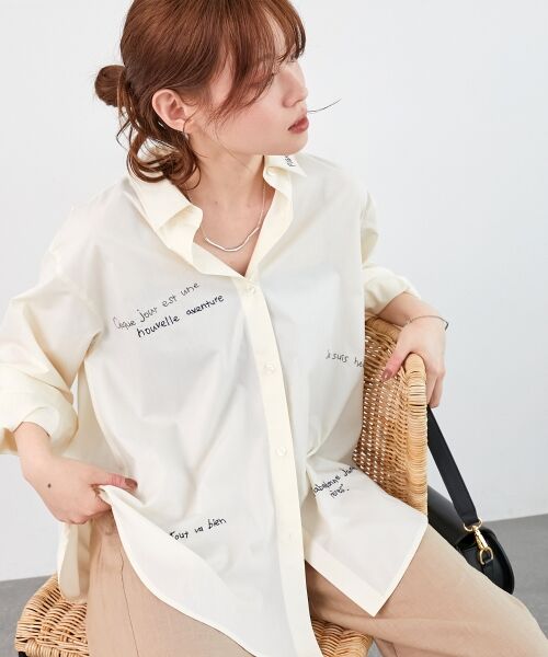 le.coeur blanc / ルクールブラン シャツ・ブラウス | 《WEB限定アイテム》レタリング刺繍シャツ | 詳細24