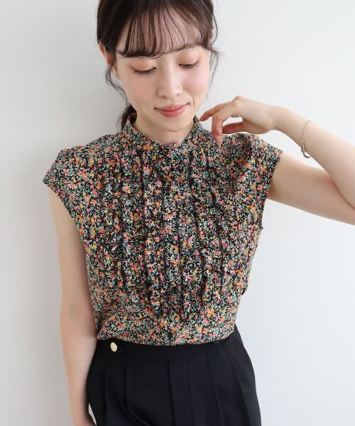 le. coeur blanc/ルクールブラン 《手洗い可能》リバティフロントフリルブラウス レッド柄 38 le. coeur blanc/ルクールブラン 《手洗い可能》リバティフロントフリルブラウス レッド柄 38