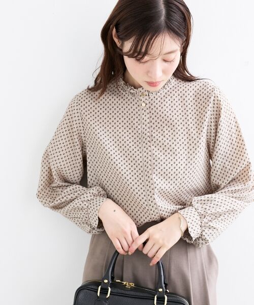 le.coeur blanc / ルクールブラン シャツ・ブラウス | 《手洗い可能》シャーリングネック幾何柄ブラウス | 詳細2