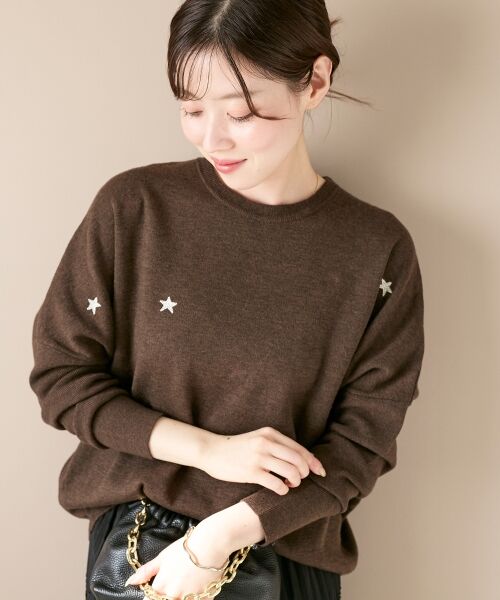 シンプルなデザイン～ちょっとしたディティールに気分をあげてくれる、大人にちょうどいい遊び心ニット