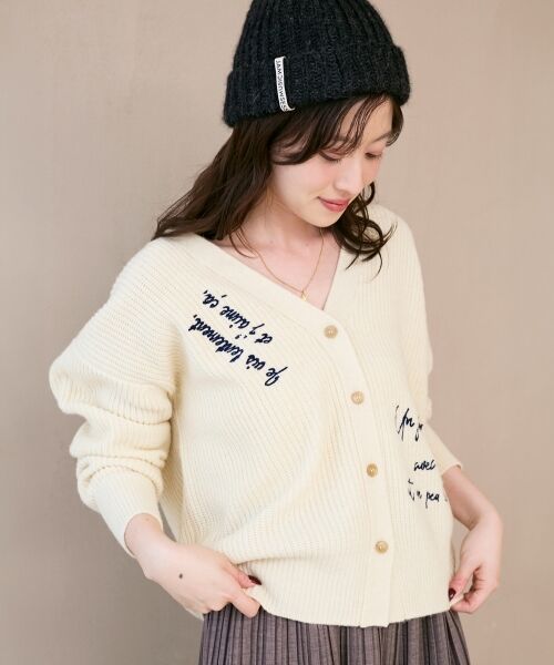 le.coeur blanc / ルクールブラン カーディガン・ボレロ | メッセージ刺繍Vカーディガン | 詳細16