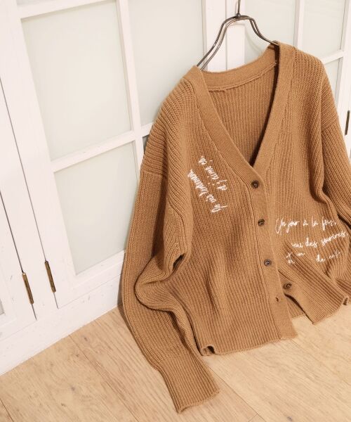 le.coeur blanc / ルクールブラン カーディガン・ボレロ | メッセージ刺繍Vカーディガン | 詳細2
