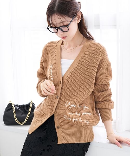 le.coeur blanc / ルクールブラン カーディガン・ボレロ | メッセージ刺繍Vカーディガン | 詳細3