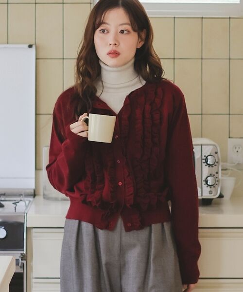 le.coeur blanc / ルクールブラン カーディガン・ボレロ | フロントフリルニットカーデ（ボルドー）