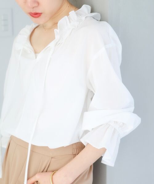 le.coeur blanc / ルクールブラン シャツ・ブラウス | シアーフリルネックブラウス（オフ）