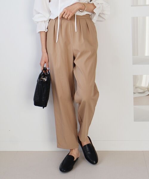 le.coeur blanc / ルクールブラン その他パンツ | ストレッチツータックテーパード（キャメル）