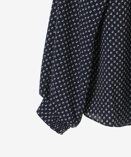 le.coeur blanc / ルクールブラン シャツ・ブラウス | 【日本製】シャーリングネック幾何柄ブラウス | 詳細12