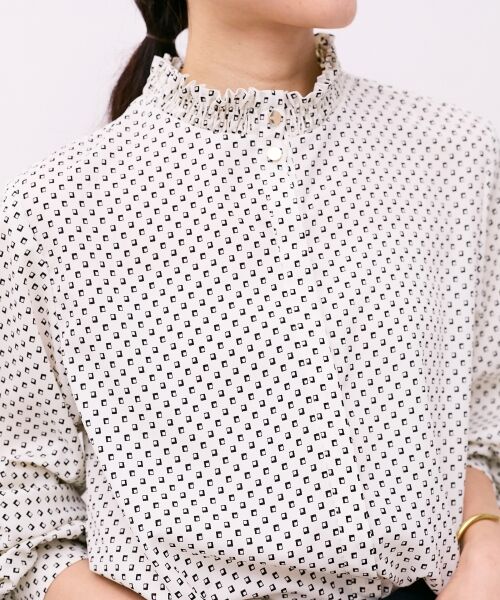 le.coeur blanc / ルクールブラン シャツ・ブラウス | 【日本製】シャーリングネック幾何柄ブラウス | 詳細2