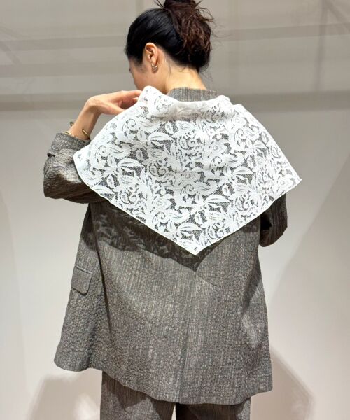 le.coeur blanc / ルクールブラン マフラー・ショール・スヌード・ストール | フラワーレース三角ストール（オフ）