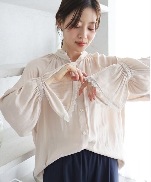 le.coeur blanc / ルクールブラン シャツ・ブラウス | 《WEB限定》ビンテージサテントリミングレースブラウス（グレージュ）