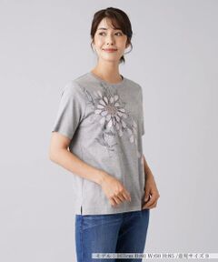 花びらモチーフプリントTシャツ