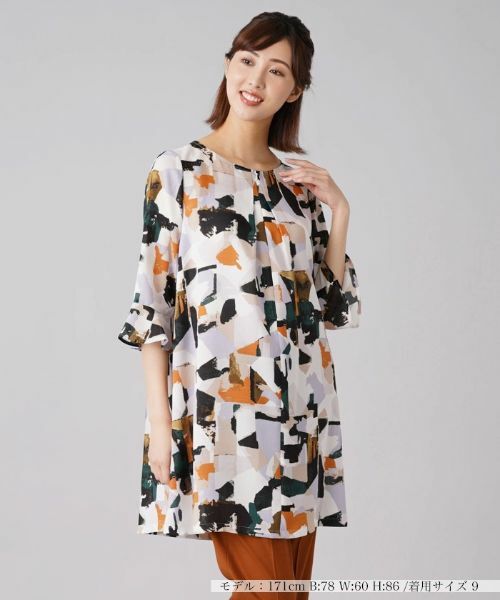 Leilian / レリアン シャツ・ブラウス | ジオメトリック柄チュニックブラウス(アプリコット)