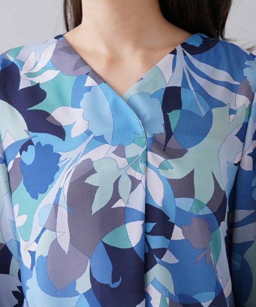 Leilian / レリアン シャツ・ブラウス | 幾何学柄Vネックオーバーブラウス | 詳細7