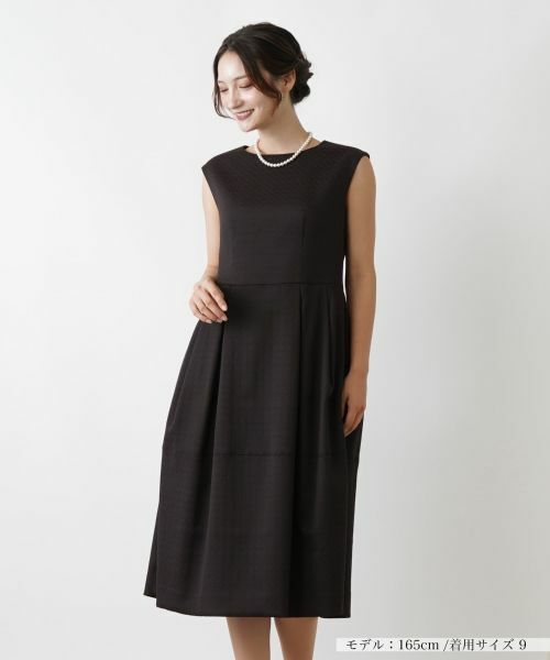 Leilian / レリアン ドレス | 幾何学模様ノースリーブワンピース(ネイビー)