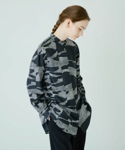 Leilian / レリアン シャツ・ブラウス | モノトーン総プリントブラウス | 詳細4