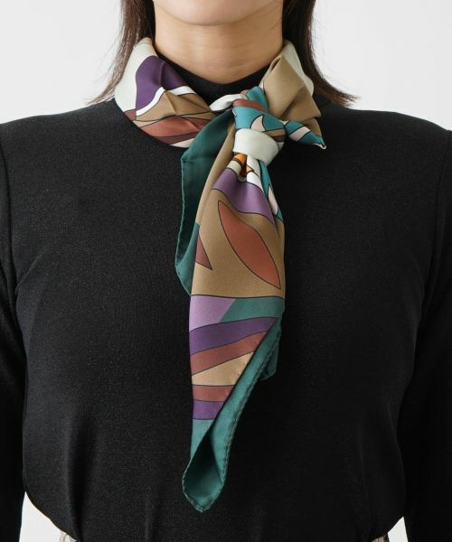 Leilian / レリアン バンダナ・スカーフ | 幾何学調植物柄スカーフ | 詳細2