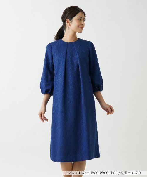 Leilian / レリアン ドレス | ボタニカル織柄ワンピース(ロイヤルブルー)