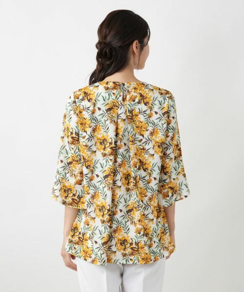 Leilian ボタニカルアート柄トップス 大きいサイズ13+ 日本製 美品】Leilian レリアン 花柄トップス 7分袖 13号 大きいサイズ