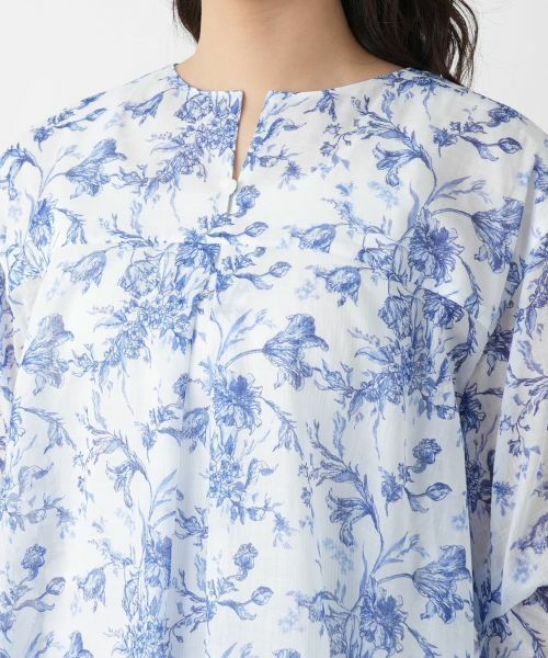 Leilian / レリアン シャツ・ブラウス | フラワー柄キーネックブラウス | 詳細10