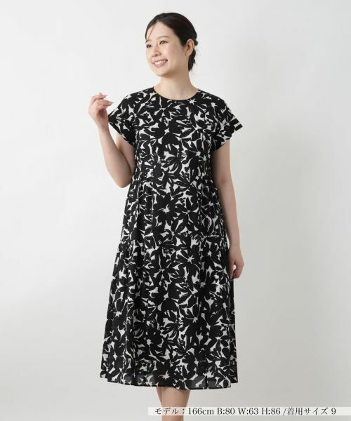 Leilian / レリアン ドレス | プリントフレアワンピース(ブラック)