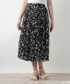 極美品♡レリアン(Leilian)フレアスカートAライン【13＋号】日本製 花柄 リーフ柄フレアスカート【Leilian WHITE LABEL】|レリアン