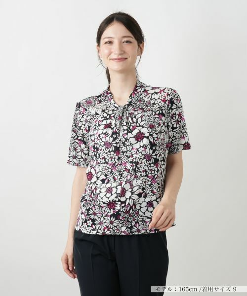 Leilian レリアン 大きいサイズ モノトーン 花柄 ブラウス カットソー フラワー柄バンドカラーブラウス|レリアン | レリアン公式