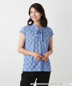 Leilian / レリアン カットソー | 幾何学柄ボウタイブラウス【ROCHAS Premiere】