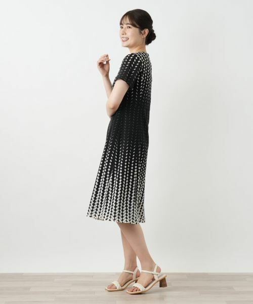 Leilian / レリアン ドレス | 幾何学柄フレアワンピース | 詳細2