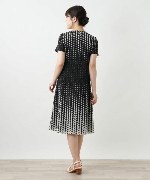 Leilian / レリアン ドレス | 幾何学柄フレアワンピース | 詳細3