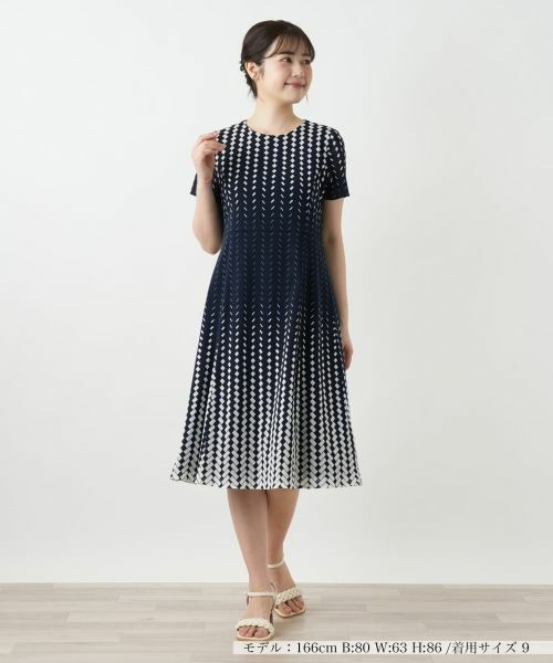 Leilian / レリアン ドレス | 幾何学柄フレアワンピース | 詳細4