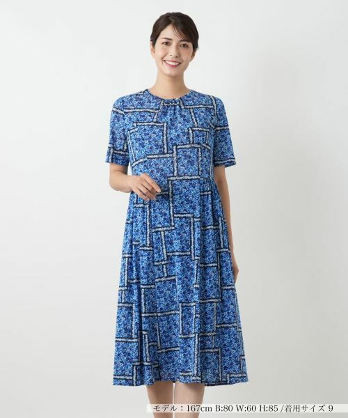 Leilian / レリアン ドレス | 洗えるフラワー柄フレアワンピース【パワーネット素材】(ロイヤルブルー)