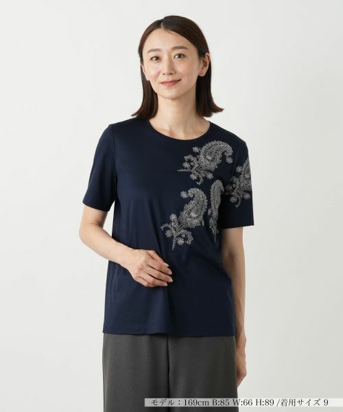Leilian / レリアン Tシャツ | ペイズリー刺繍カットソー【ROCHAS Premiere】(ネイビー)