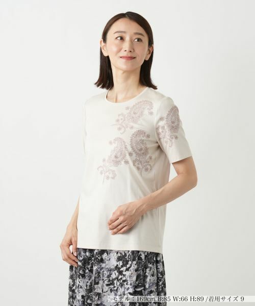 Leilian / レリアン Tシャツ | ペイズリー刺繍カットソー【ROCHAS Premiere】(ベージュ)