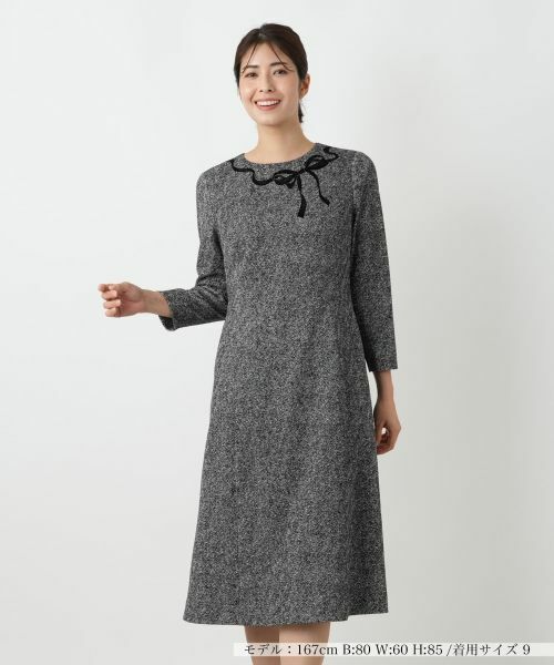 Leilian / レリアン ドレス | 洗えるリボンモチーフワンピース(チャコールグレー)