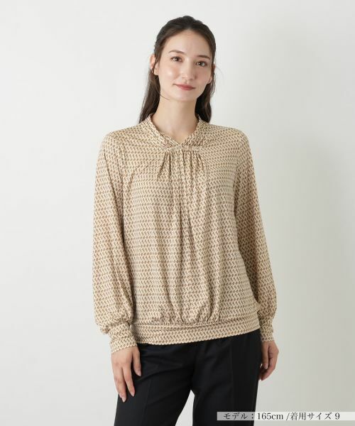 Leilian / レリアン カットソー | 幾何学柄ギャザープルオーバー(キャメル系)