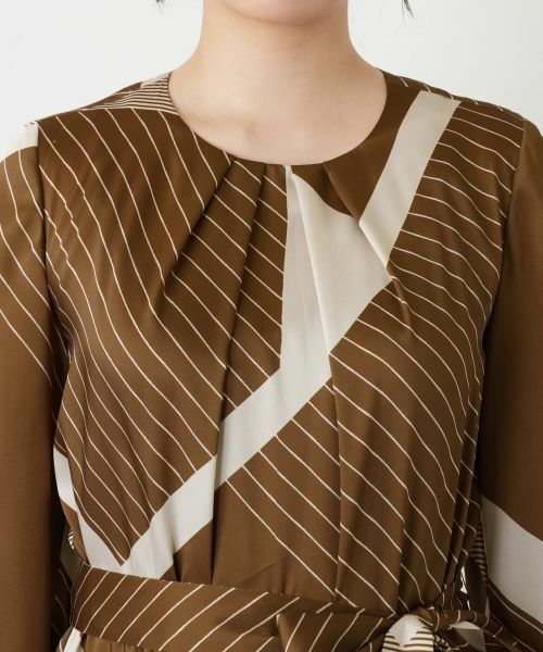 Leilian / レリアン ドレス | 幾何学柄フレアワンピース【ROCHAS Premiere】 | 詳細11