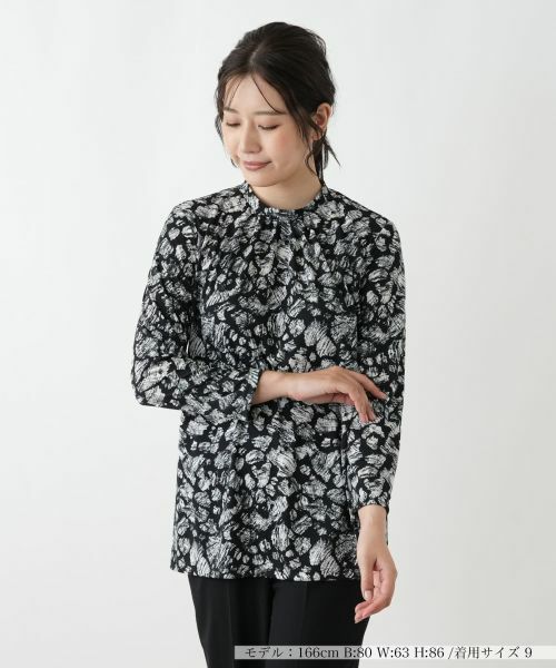 Leilian / レリアン シャツ・ブラウス | プリントバンドカラーブラウス【Leilian WHITE LABEL】(チャコール系)