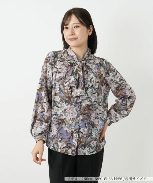 Leilian/レリアン 花柄2WAYリボンブラウス【ROCHAS Premiere】【ERICA】 アメジスト 13(XL) Leilian/レリアン 花柄2WAYリボンブラウス【ROCHAS Premiere】【ERICA】 アメジスト 13(XL)