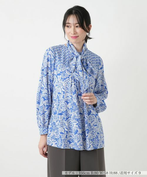 Leilian / レリアン シャツ・ブラウス | ペイズリーボウタイブラウス【ROCHAS Premiere】（サックスブルー）