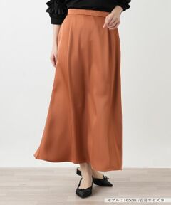 サテンロングスカート