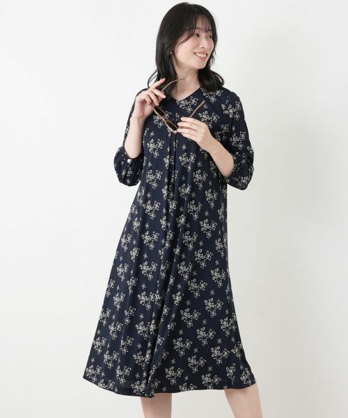 Leilian / レリアン ドレス | ロゴプリントフレアワンピース【ROCHAS Premiere】（ネイビー）