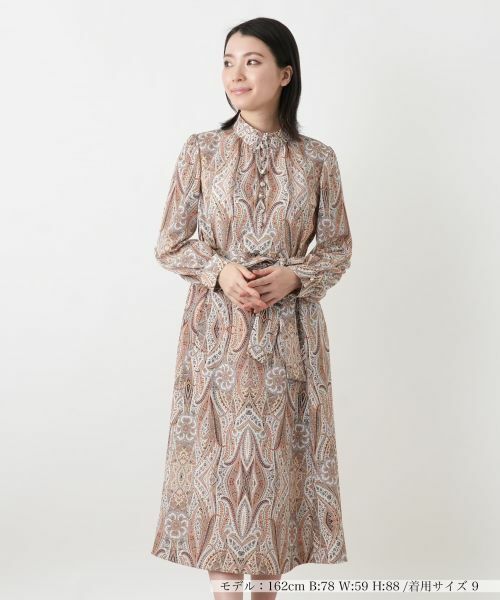 Leilian / レリアン ドレス | ペイズリー柄リボンワンピース【ROCHAS Premiere】【ERICA】（アプリコット）